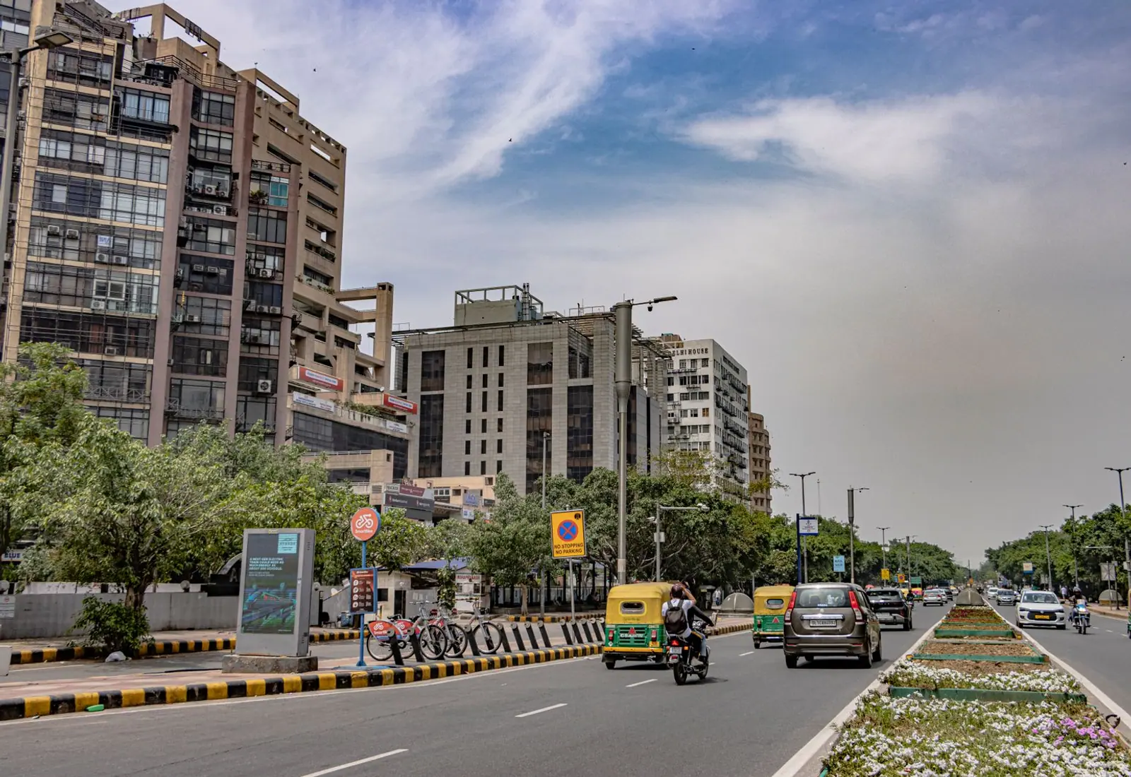 Taxi service in Noida Sector 62